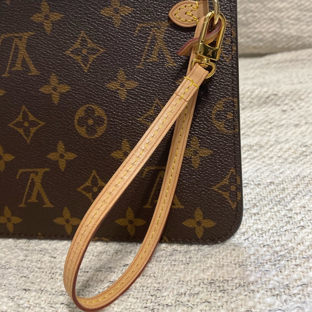 Louis Vuitton Monogram Neverfull Pochette - Picture 5 of 7